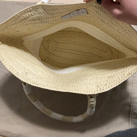 ALTRU Straw Tote Bag - Picture 5 of 7